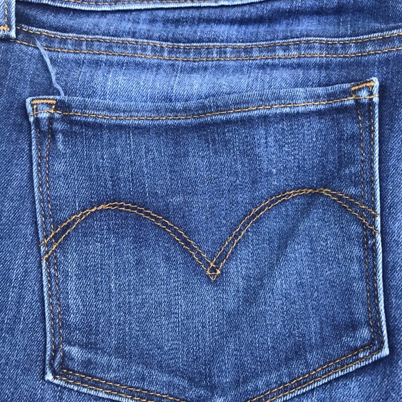 Demi Curve Levi Skinny Jeans - Picture 2 of 4